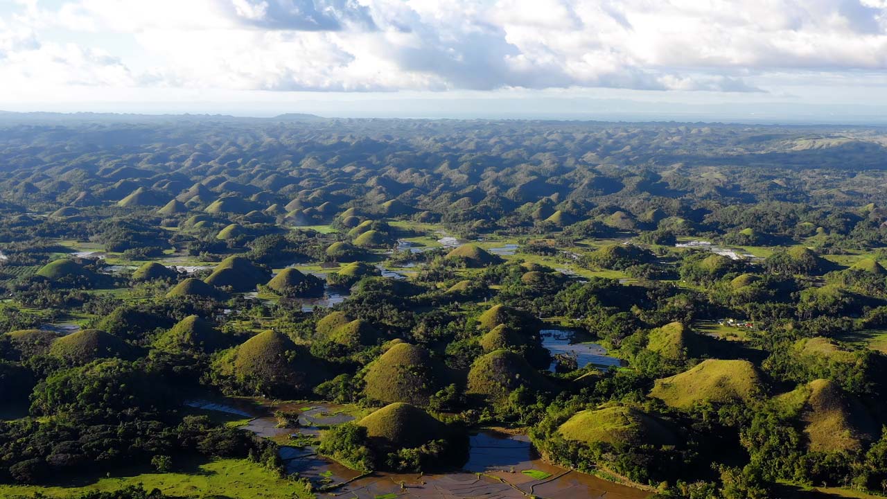 Aerial view of the Chocolate Hills in Bohol, Philippines - 4 day itinerary