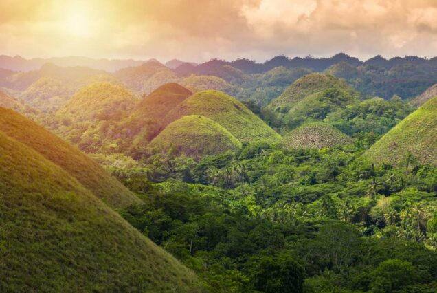 Aussichtspunkt auf die Chocolate Hills in Bohol, Philippinen