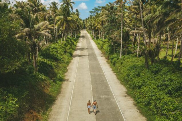 Straße auf der Nordtour von Siargao, Philippinen