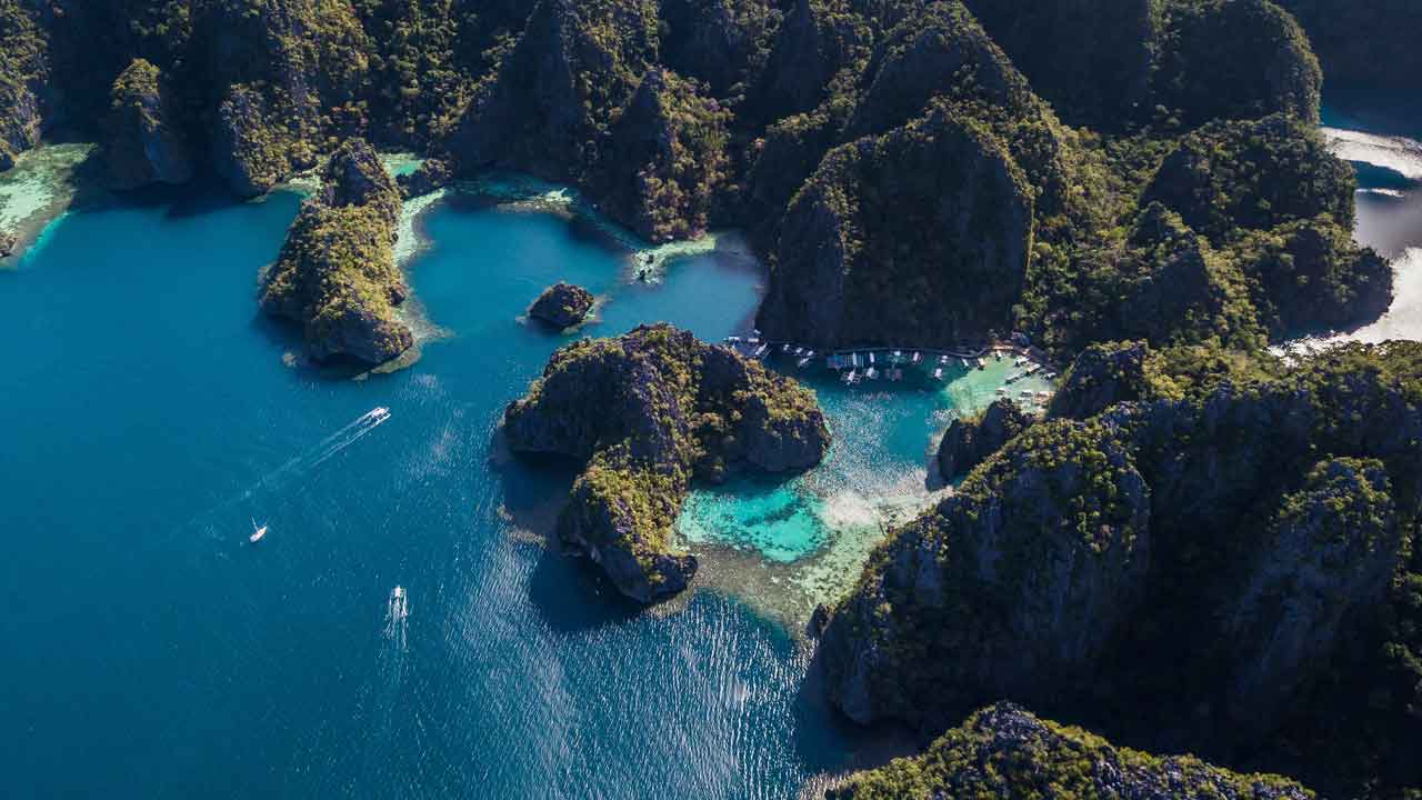 Bohol vs Coron comparison - Chocolate Hills and Kayangan Lake