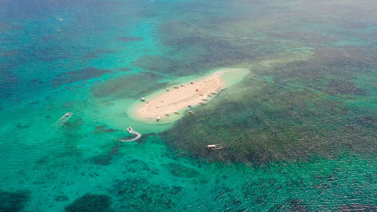 Siargao island hopping vs Sohoton Cove - Naked Island and the Bucas Grande lagoons